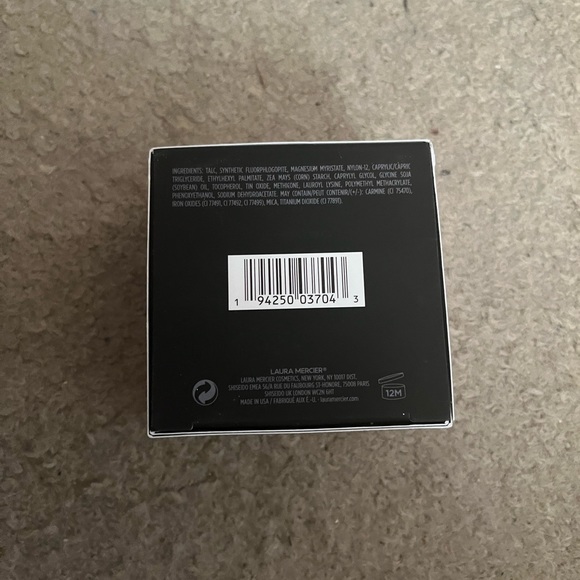 Laura Mercier setting powder - Picture 3 of 5